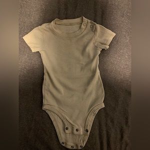 Carter’s - 12M - Short Sleeve Bodysuit